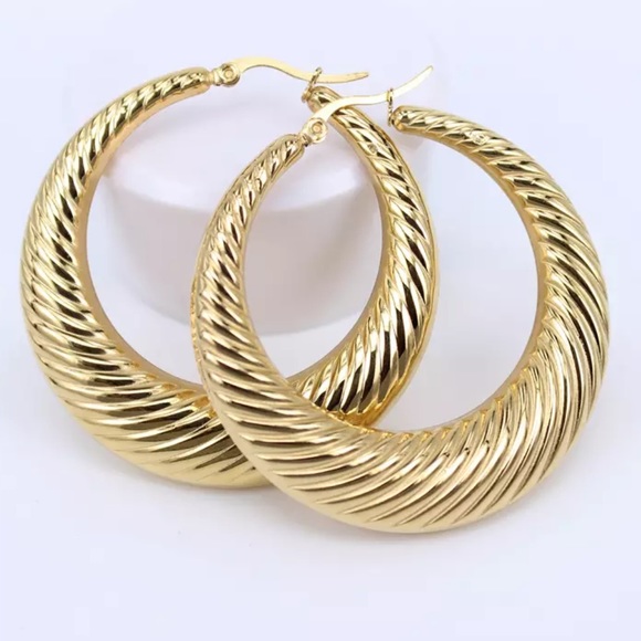 NEW 18K Yellow Gold Hoop Earrings - Picture 2 of 4